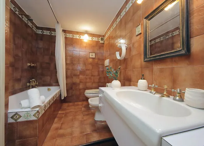 Cavour Giant Apartment Rom