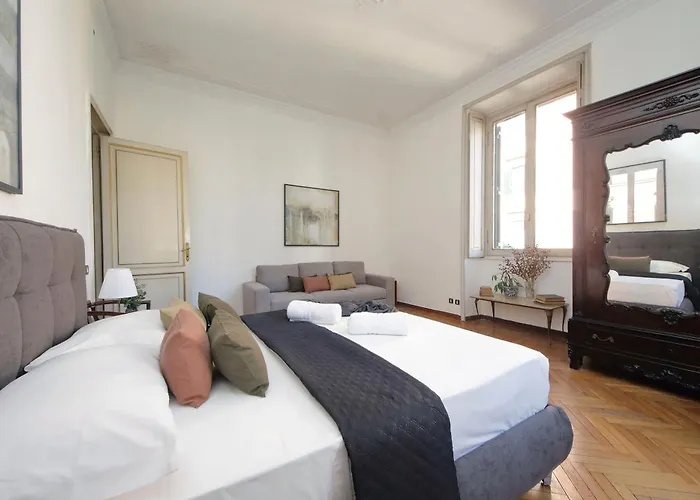 Cavour Giant Apartment Rom