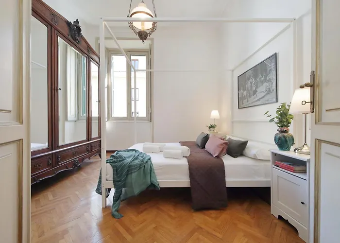 Cavour Giant Apartment Rom